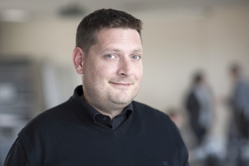 Dr Lars Huber